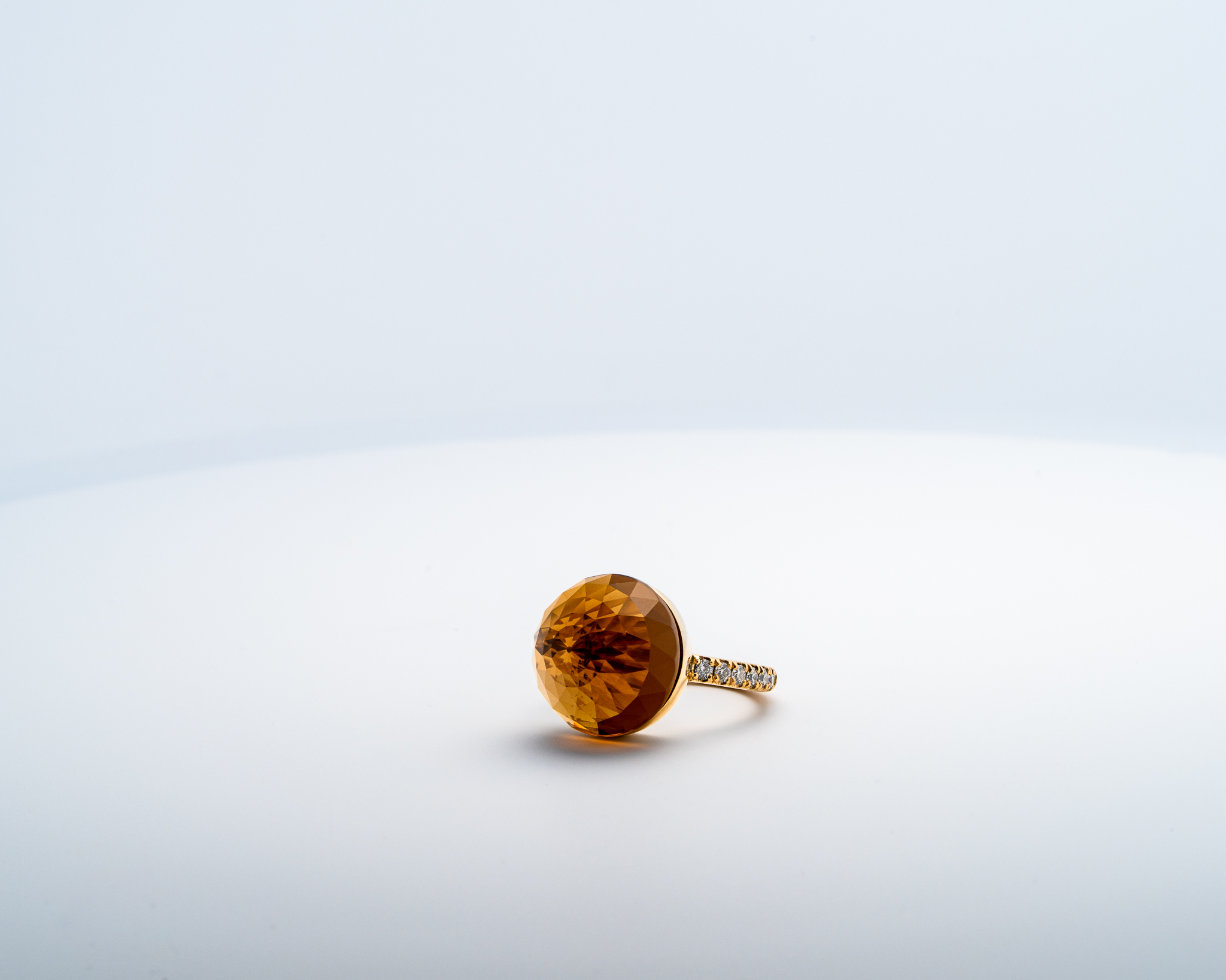 Bague Asteria Or Jaune 18K Citrine Pavée de 14 diamant Diamant de 2.0 mm pour env. 0.42ct