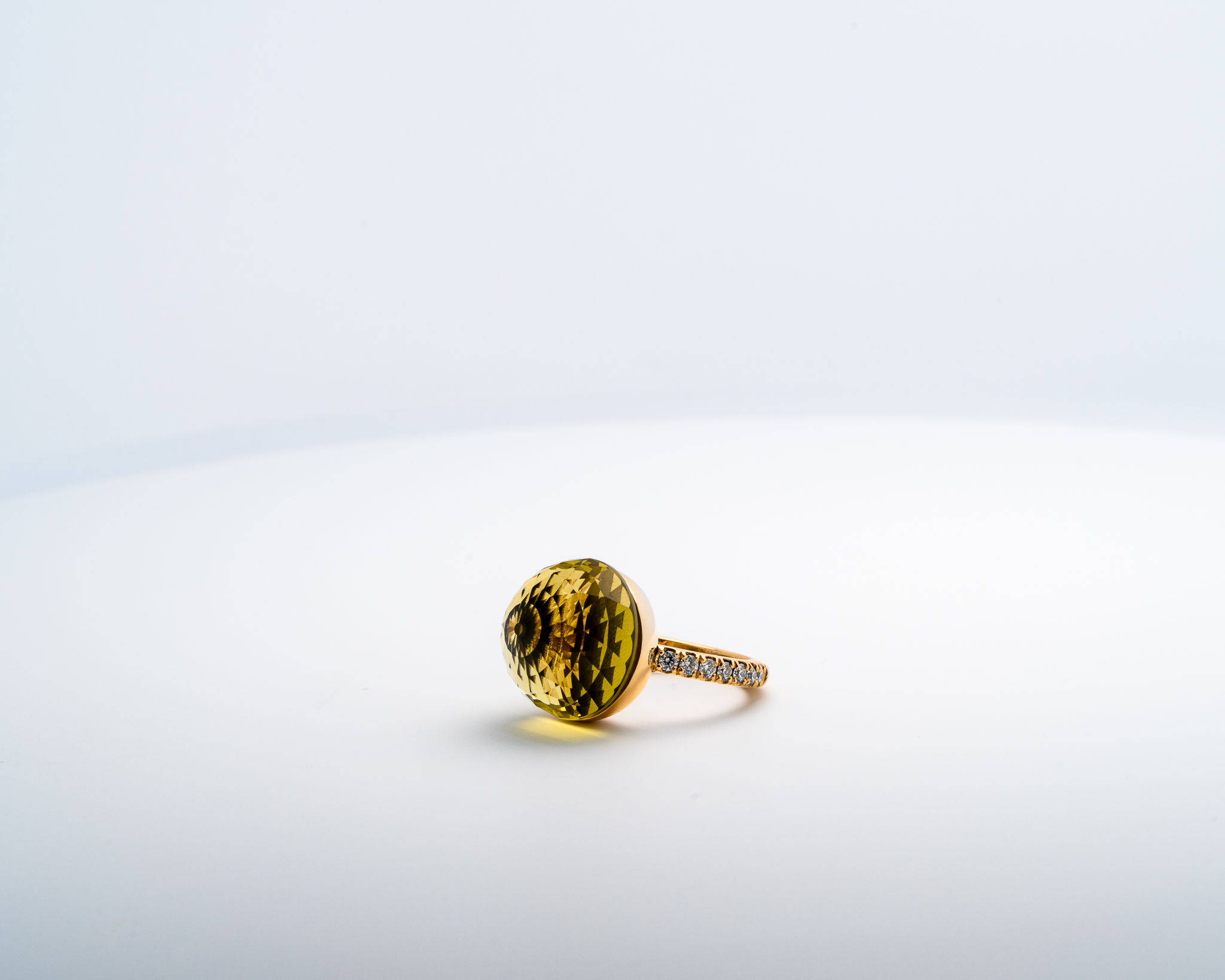 Bague Asteria Or Jaune 18K Lemon Quartz Pavée de 14 diamant Diamant de 2.0 mm pour env. 0.42ct