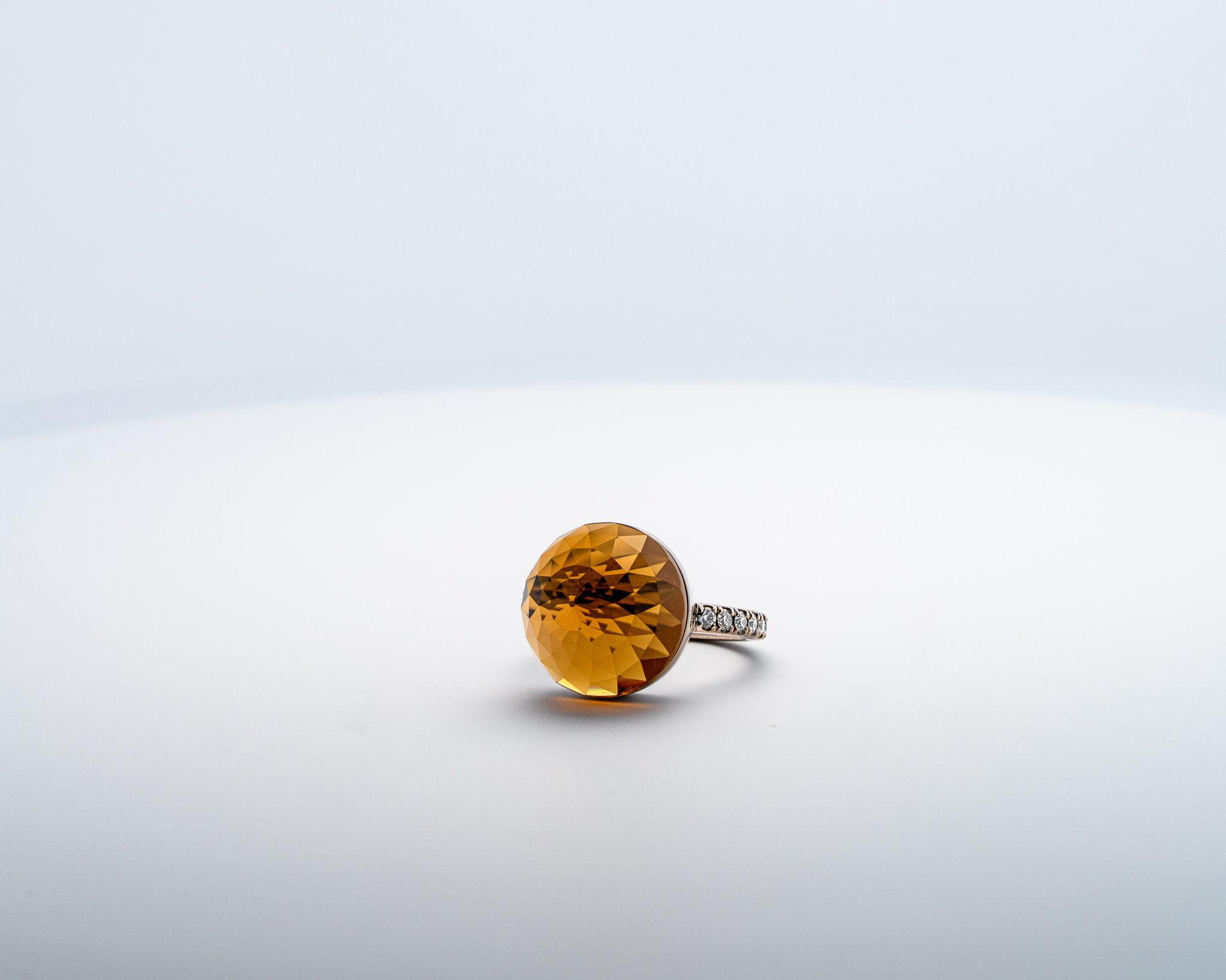 Bague Asteria Or Blanc 18K Citrine Pavée de 14 diamant Diamant de 2.0 mm pour env. 0.42ct