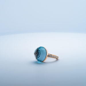 Bague Asteria Or Rose 18K Topaze Swiss Blue Pavée de 14 diamant Diamant de 2.0 mm pour env. 0.42ct