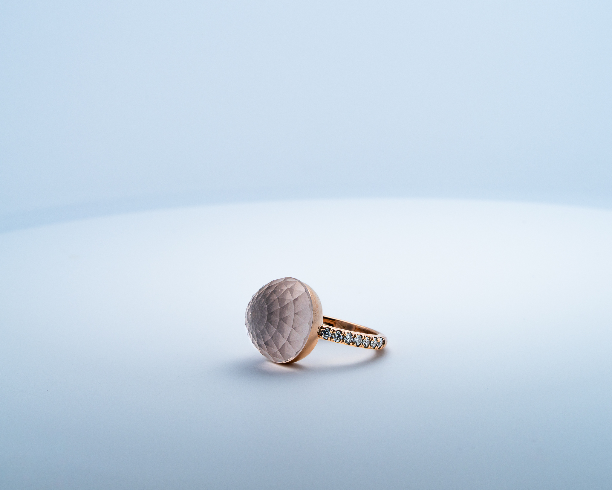 Bague Asteria Or Rose 18K Quartz Rose Pavée de 14 diamant Diamant de 2.0 mm pour env. 0.42ct