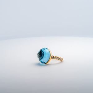 Bague Asteria Or Jaune 18K Topaze Swiss Blue Pavée de 14 diamant Diamant de 2.0 mm pour env. 0.42ct