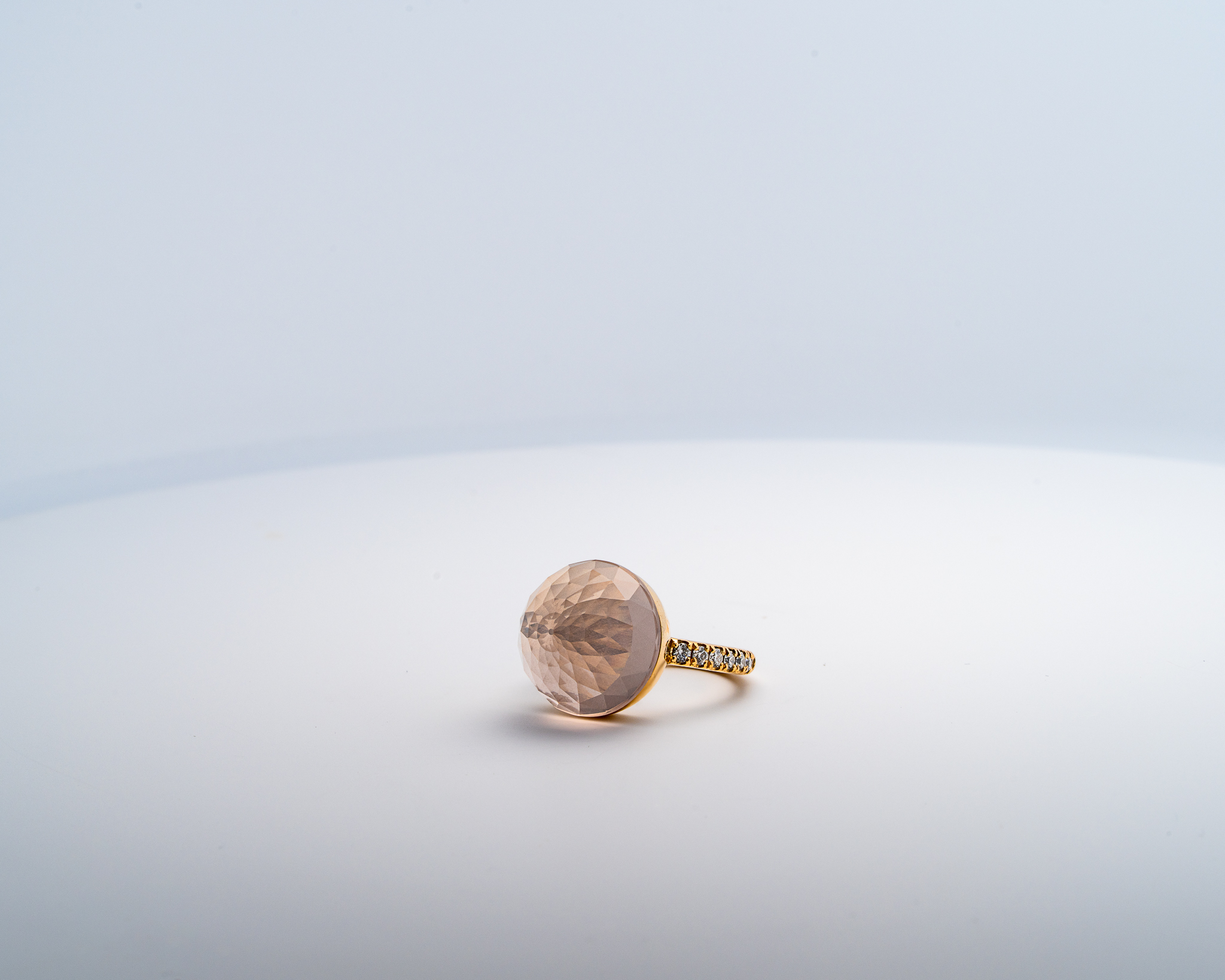 Bague Asteria Or Jaune Quartz Rose 18K Pavée de 14 diamant Diamant de 2.0 mm pour env. 0.42ct