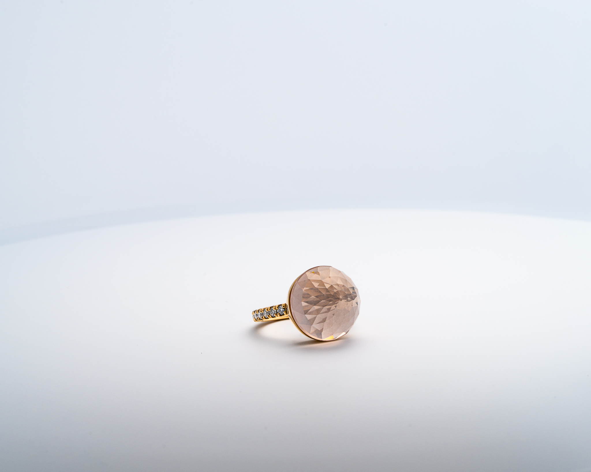 Bague Asteria Or Jaune Quartz Rose 18K Pavée de 14 diamant Diamant de 2.0 mm pour env. 0.42ct – Image 3