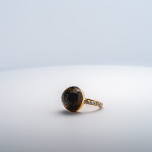 Bague Asteria Or Jaune 18K Quartz Fumée Pavée de 14 diamant Diamant de 2.0 mm pour env. 0.42ct