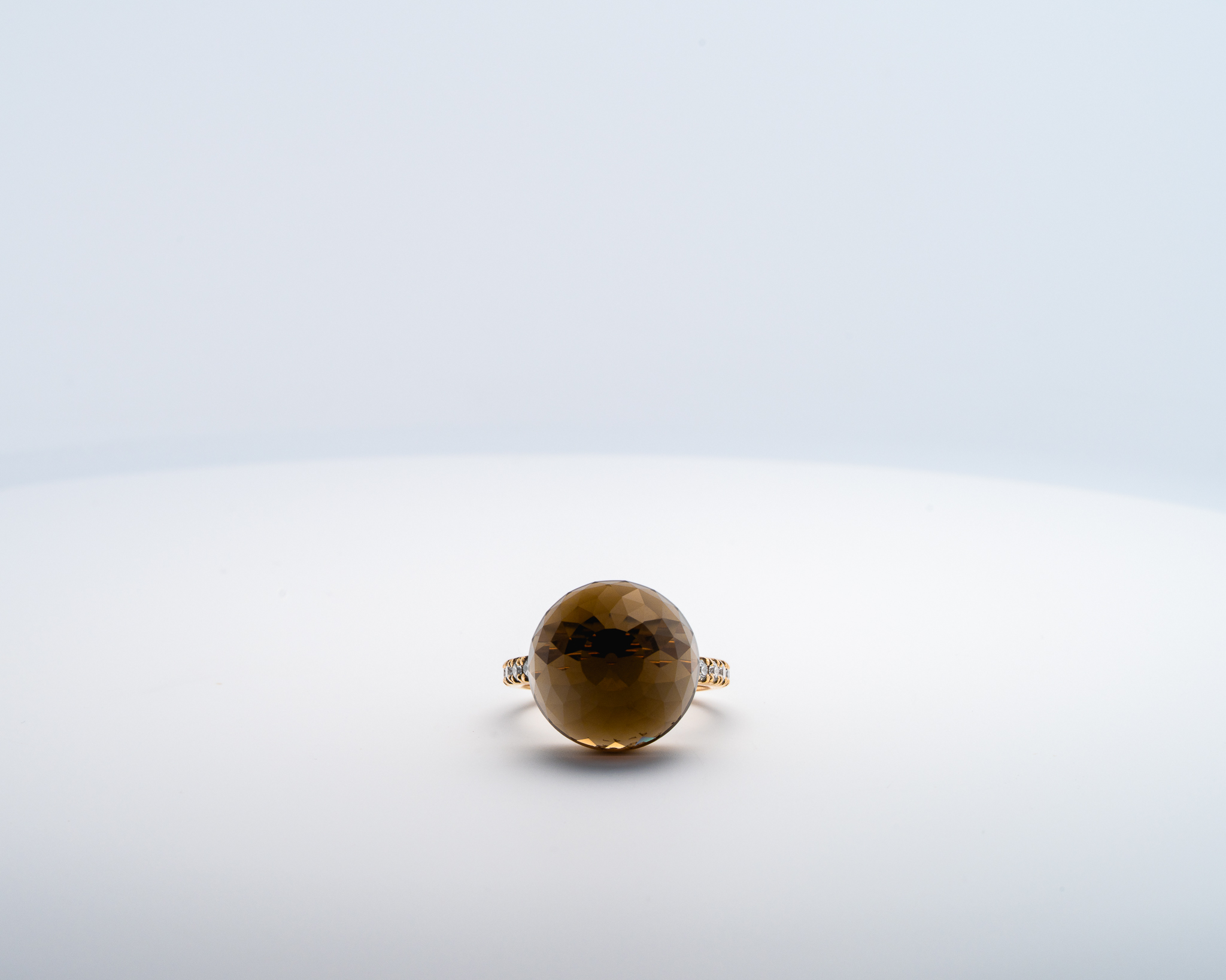 Bague Asteria Or Jaune 18K Quartz Fumée Pavée de 14 diamant Diamant de 2.0 mm pour env. 0.42ct – Image 2