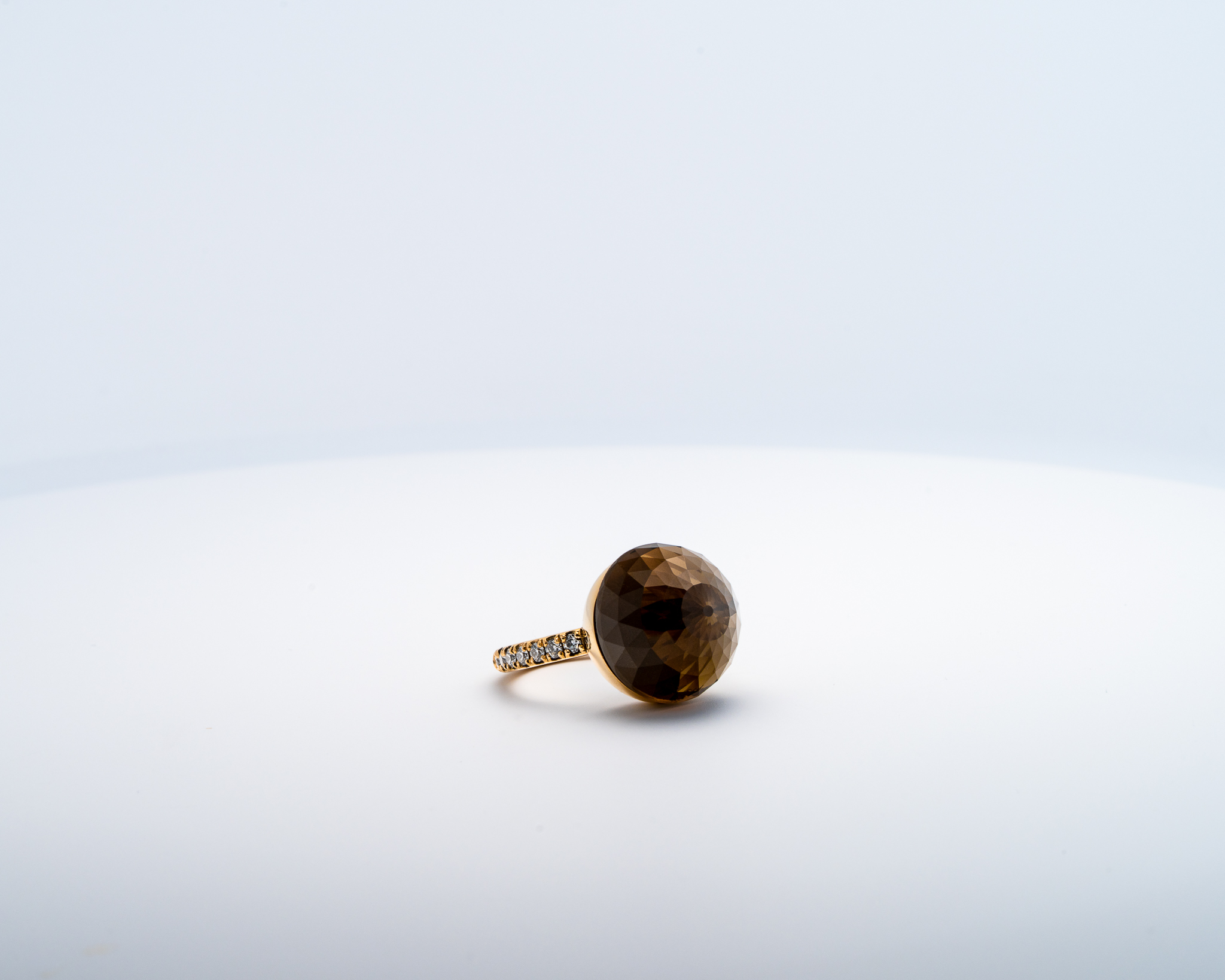 Bague Asteria Or Jaune 18K Quartz Fumée Pavée de 14 diamant Diamant de 2.0 mm pour env. 0.42ct – Image 3