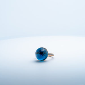 Bague Asteria Or Rose 18K Topaze Swiss Blue Pavée de 14 diamant Diamant de 2.0 mm pour env. 0.42ct (Copie)