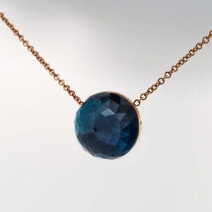 Pendentif Asteria – Or Rose & Topaze London Blue