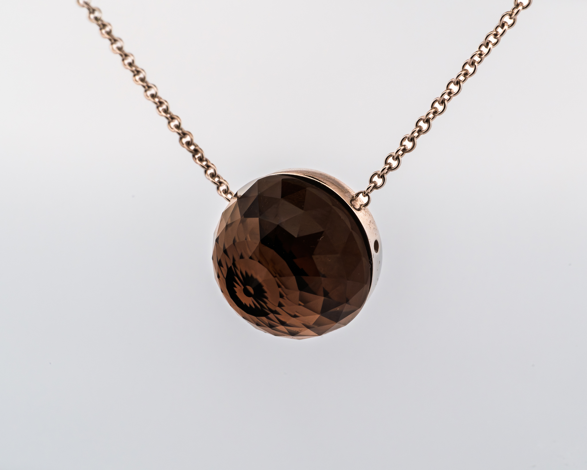 Pendentif Asteria – Or Blanc & Quartz Fumé