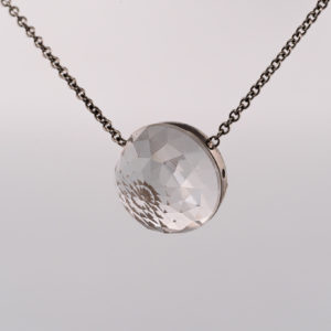 Pendentif Asteria – Or Blanc & Quartz