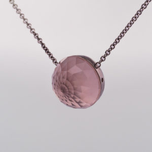 Pendentif Asteria – Or Blanc & Quartz Rose